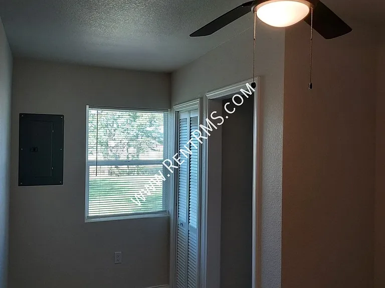 904 SW 33rd St — Photo 9
