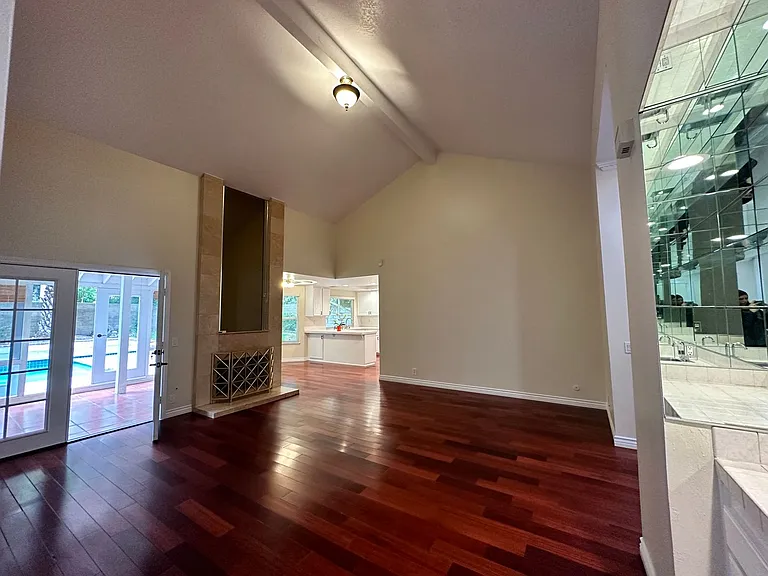 23689 Burton St — Photo 6