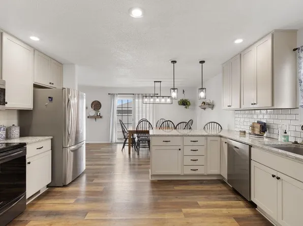 325 4th St, Columbus, NE 68601