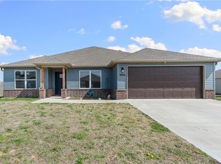 2816 Reynolds St, Pea Ridge, AR 72751