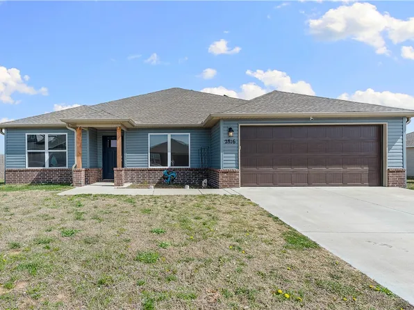 2816 Reynolds St, Pea Ridge, AR 72751
