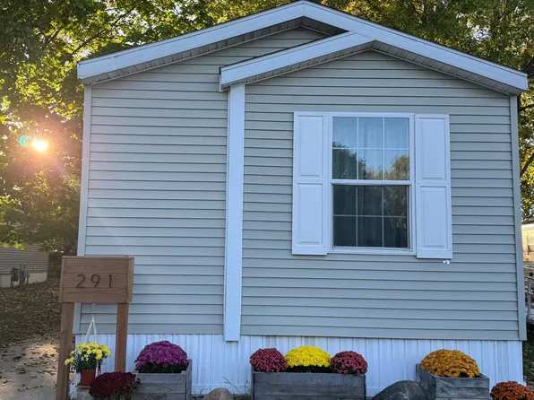 291 Red Oak Dr, Coopersville, MI 49404