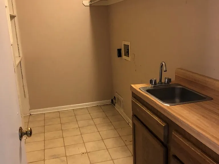 1713 Jasper Ave — Photo 11