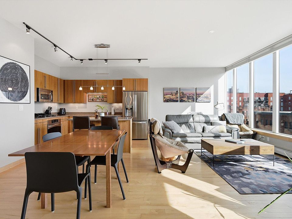 1st image of 215 10th Ave S Unit 528