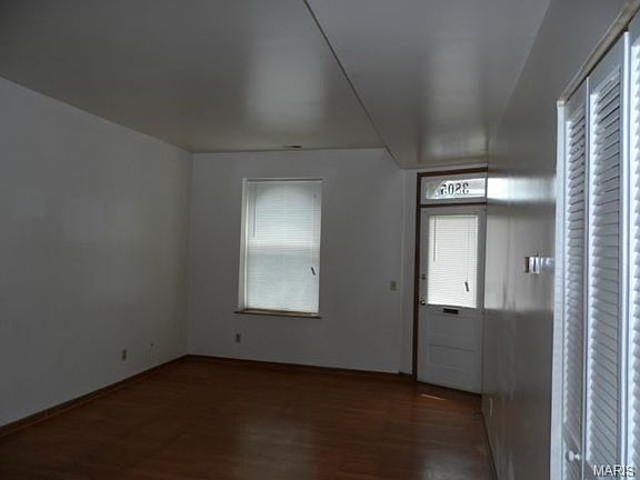 living room layout (walls/door frames/doors/cabinetry have been updated)