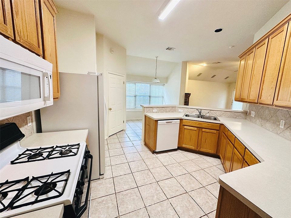 1st image of 1101 Hunters Creek Dr #1101
