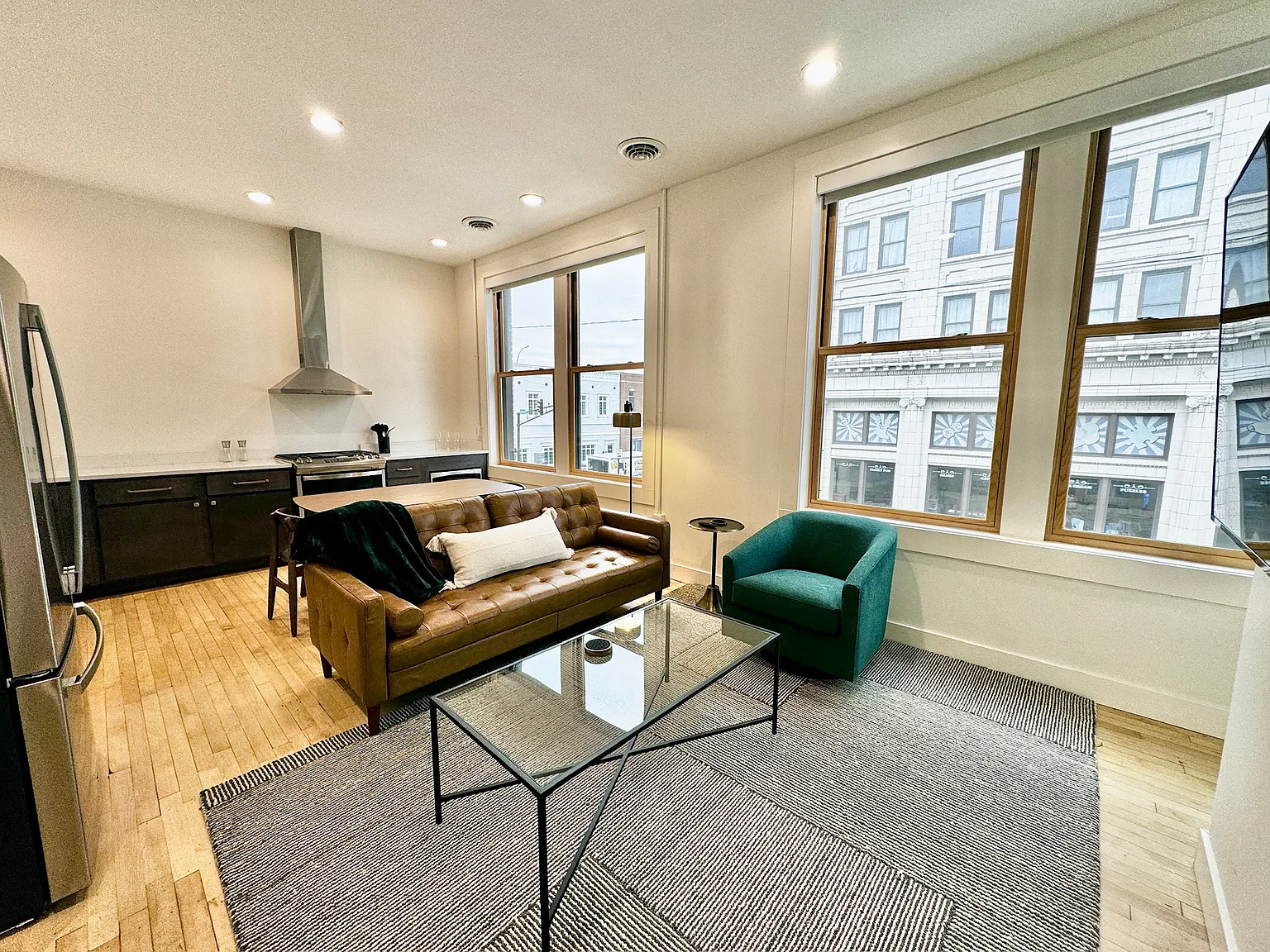 1 bed, 800 sqft, $1,850 — Photo 2