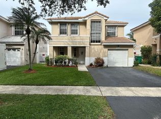 10765 S Saratoga Dr, Hollywood, FL 33026