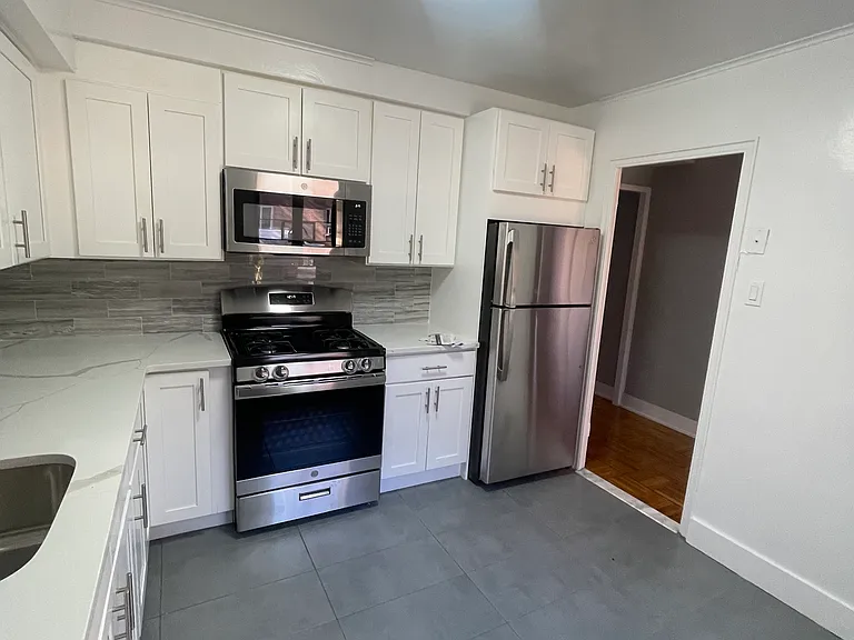 194-35 65th Cres #K — Photo 2