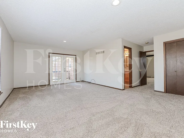 7600 E 70th Ter — Photo 9