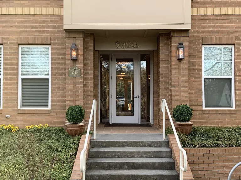 2320 Roswell Ave E — Photo 12