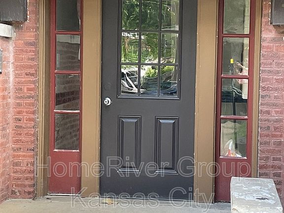 2nd image of 2759 Charlotte St #1S