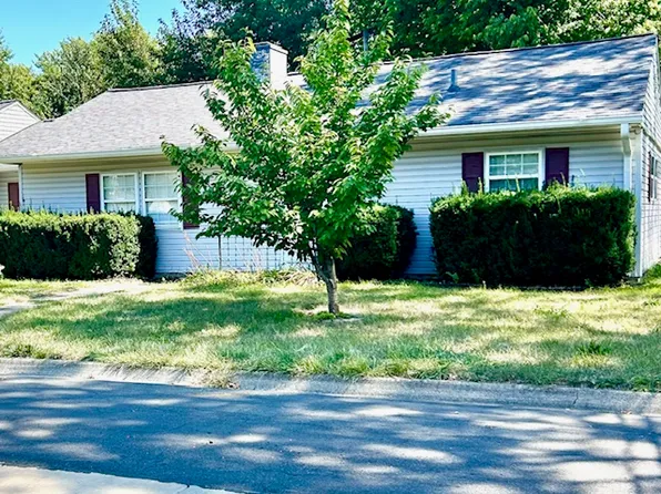 302 Kelly Ct, Champaign, IL 61821