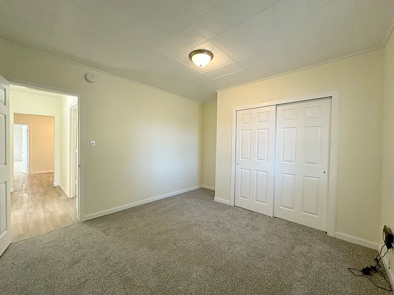 532 12th St SE — Photo 8