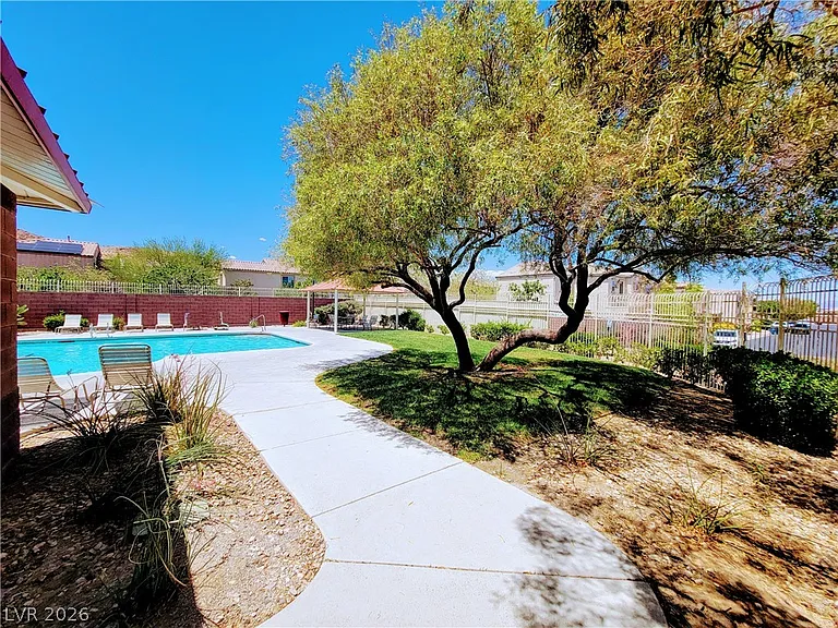9275 Hollander Ave — Photo 34
