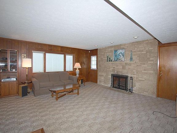3rd image of 202 Patti Dr