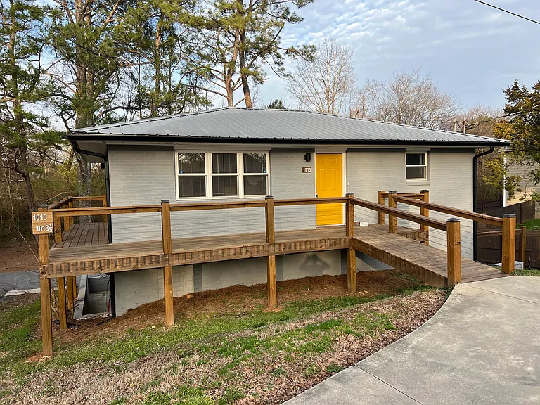 1013 Jones Mill Rd — Photo 1