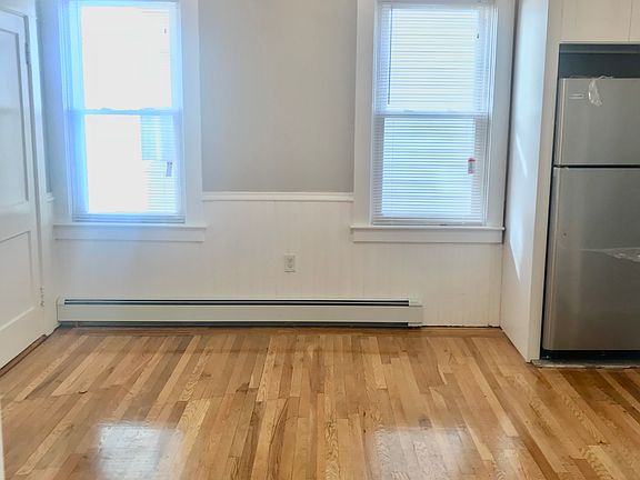 5th image of 11 Sparrow St #1
