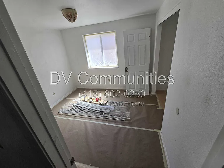 2820 SW Juniper Ave — Photo 3