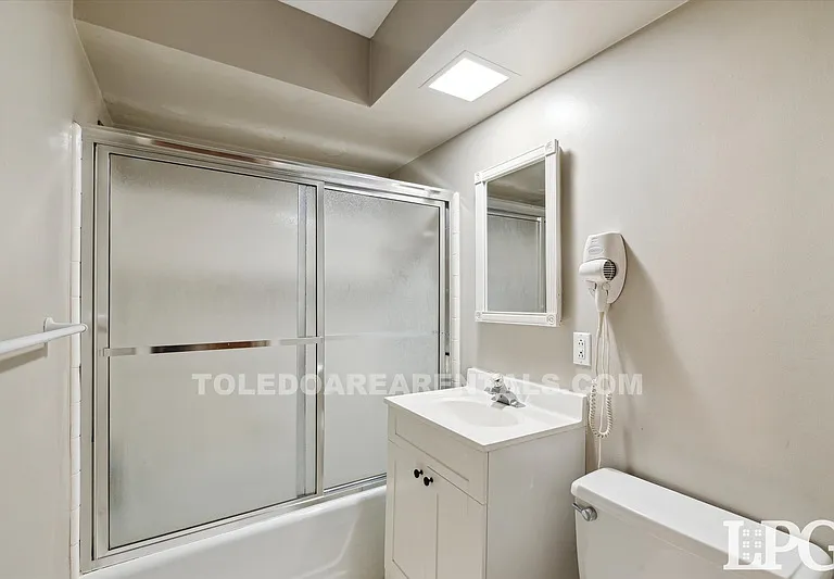 3835 Hillandale Rd E — Photo 34