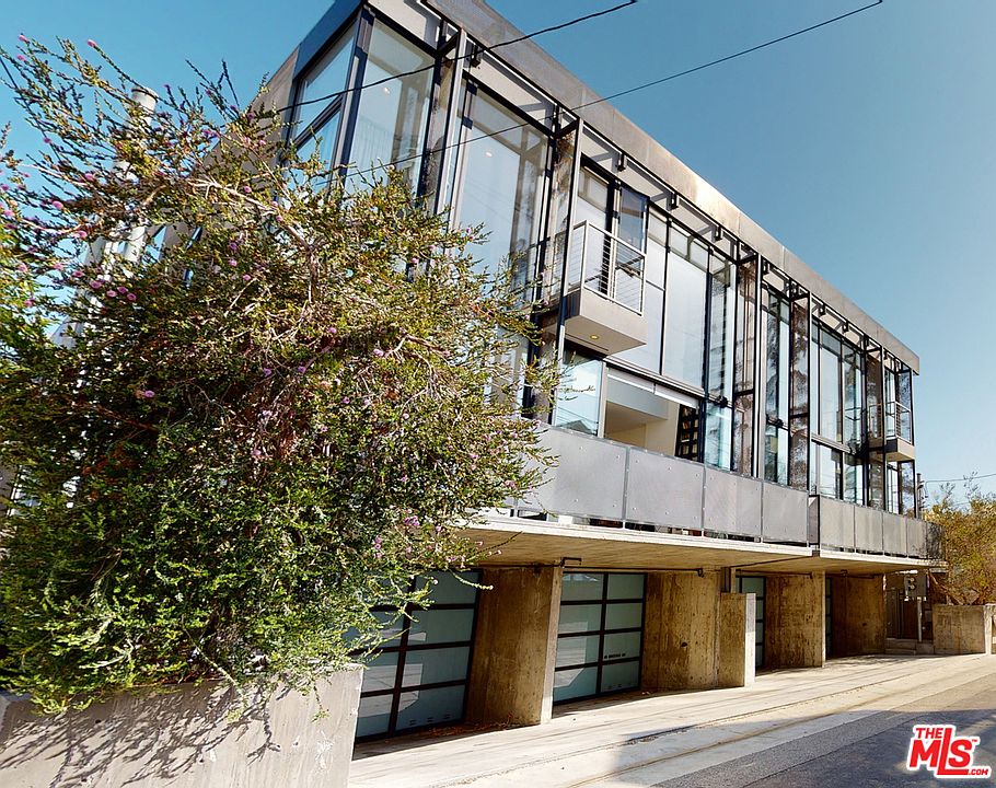 1st image of 44 Park Ct