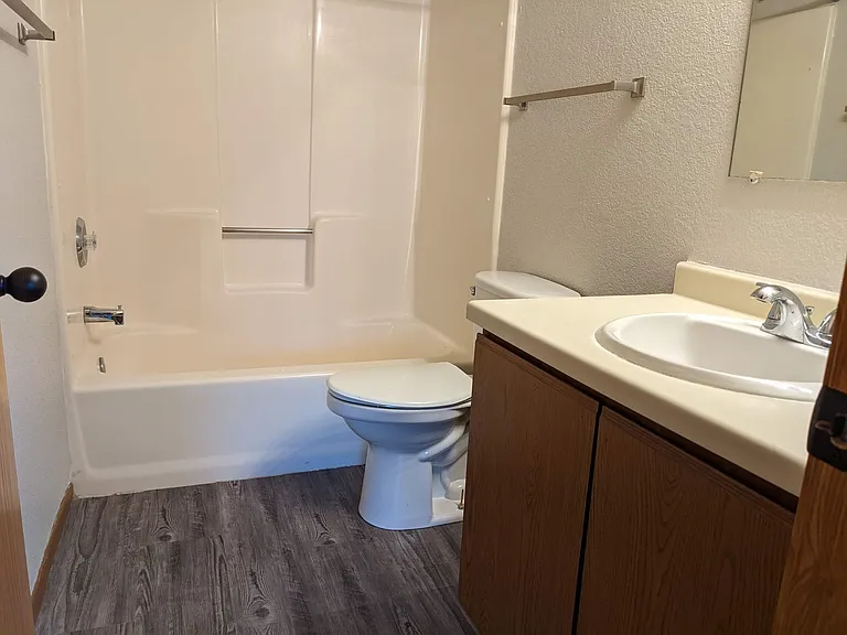 Landview Apartments — Photo 13