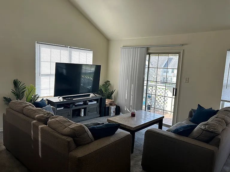 2202 Foxmeadow Dr — Photo 4