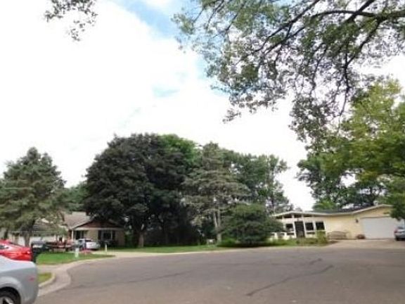 Exterior Neighborhood (street photo)