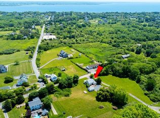 1049 Wapping Rd, Middletown, RI 02842