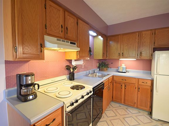 4th image of 10 Kellogg Road Suite 128
