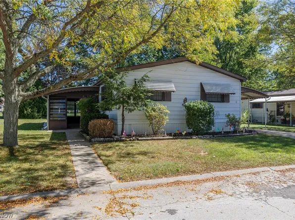 8 Dogwood Ln, Olmsted Falls, OH 44138