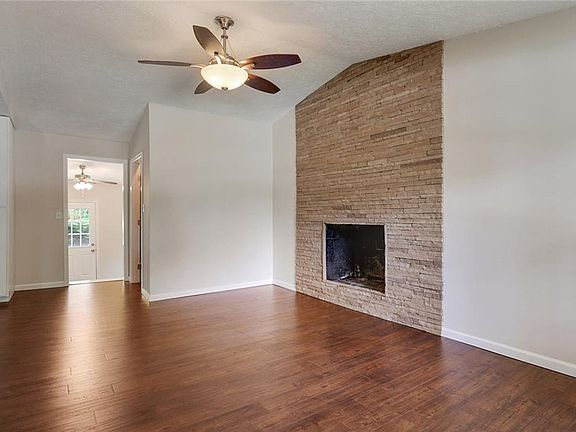5th image of 306 Cardinal Dr