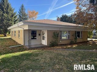 425 27th St, Bettendorf, IA 52722