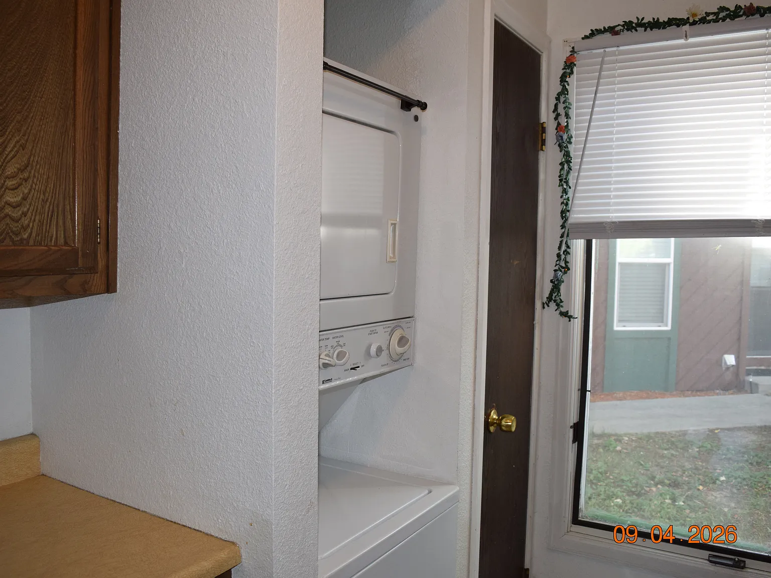 2 bed, 1.5 bath, 890 sqft, $950 — Photo 3