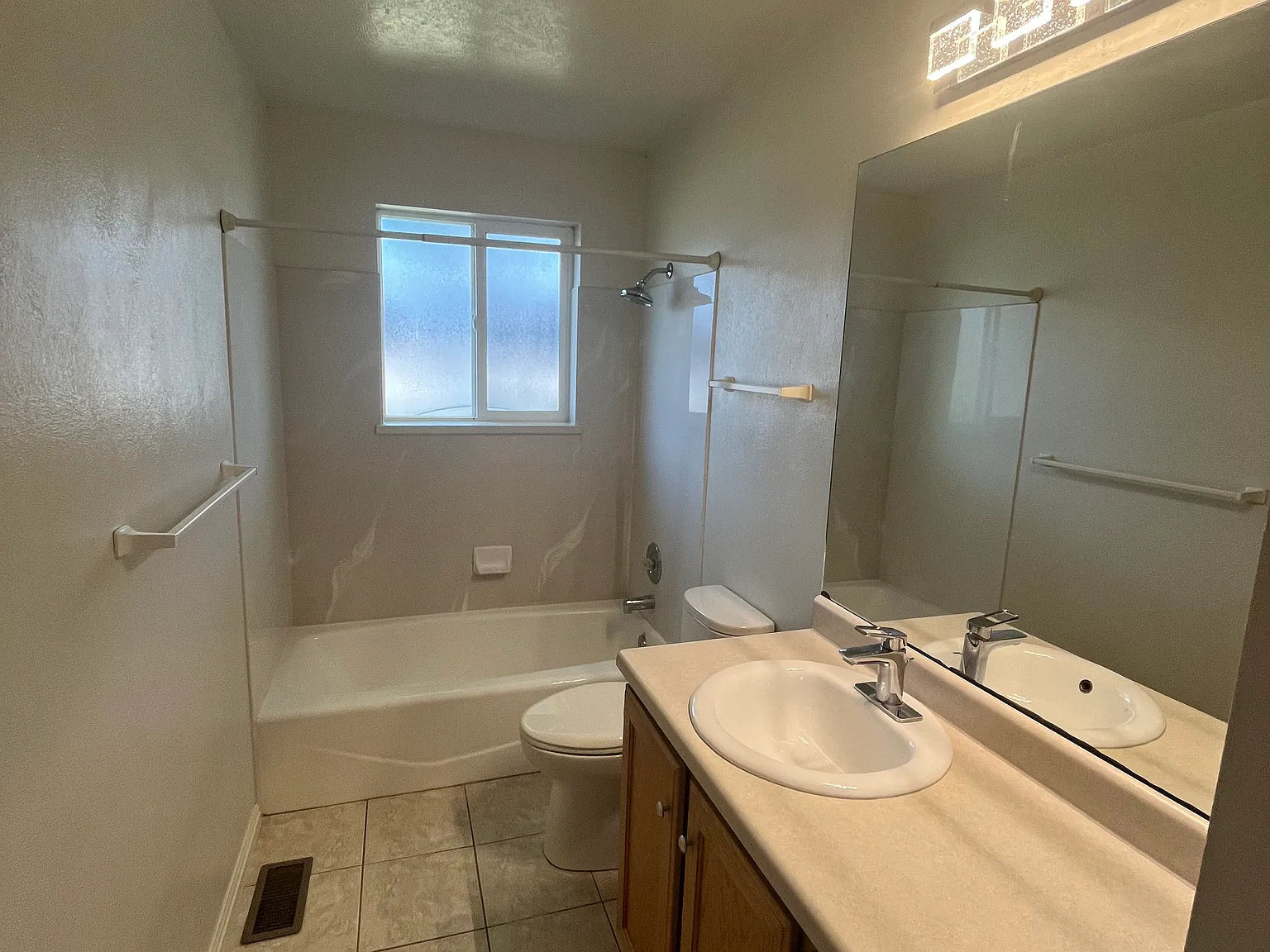 2 bed, 800 sqft, $1,295 — Photo 4