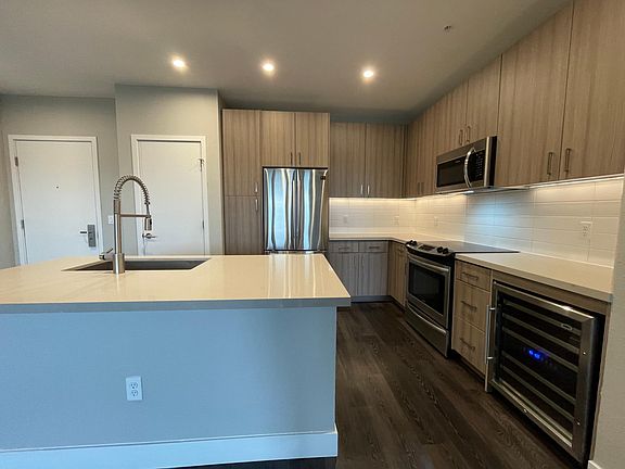 4th image of 230 E Mississippi Ave #620