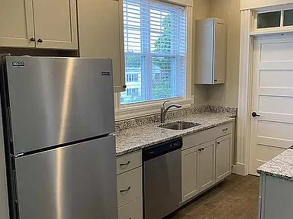 1149 Middlesex St APT 4, Lowell, MA 01851