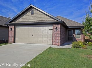 902 SW Crownview St, Bentonville, AR 72712