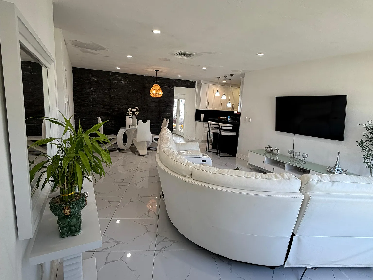 4 bed, 1242 sqft, $3,000 — Photo 3