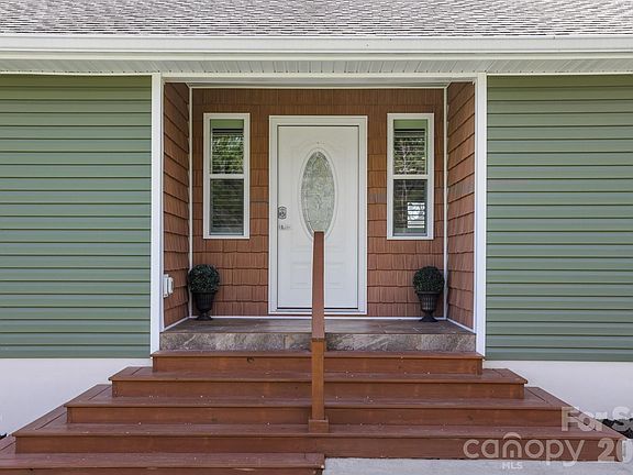 4th image of 1844 Willow Rd