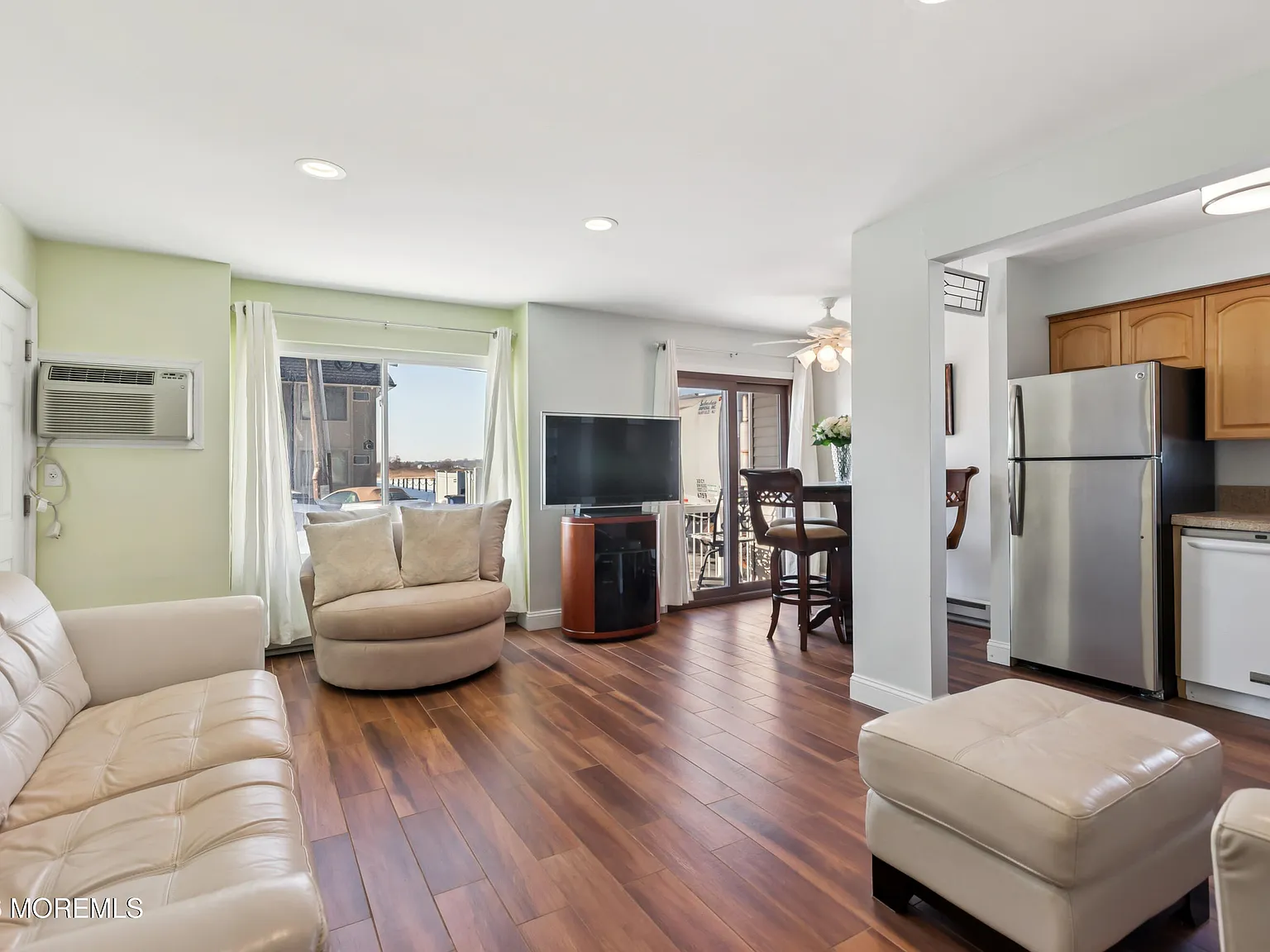 1 bed, 1.0 bath, 720 sqft, $5,500 — Photo 3