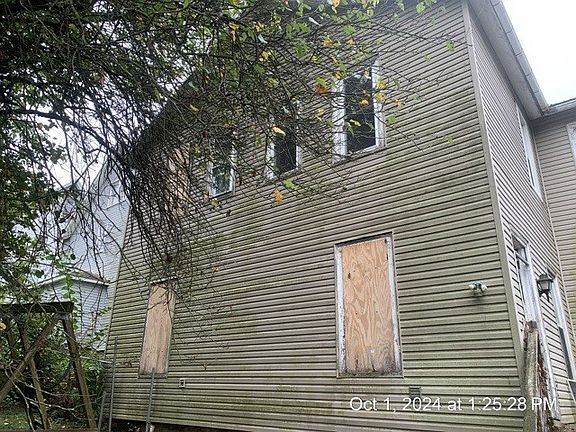 3rd image of 210 & 212 Harriott Ave