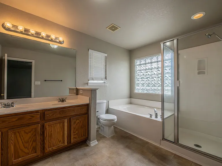 6729 Biscay Bay — Photo 1