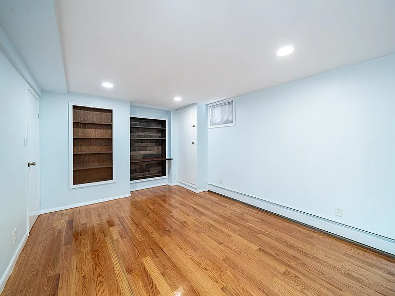618 21st St #1 — Photo 11