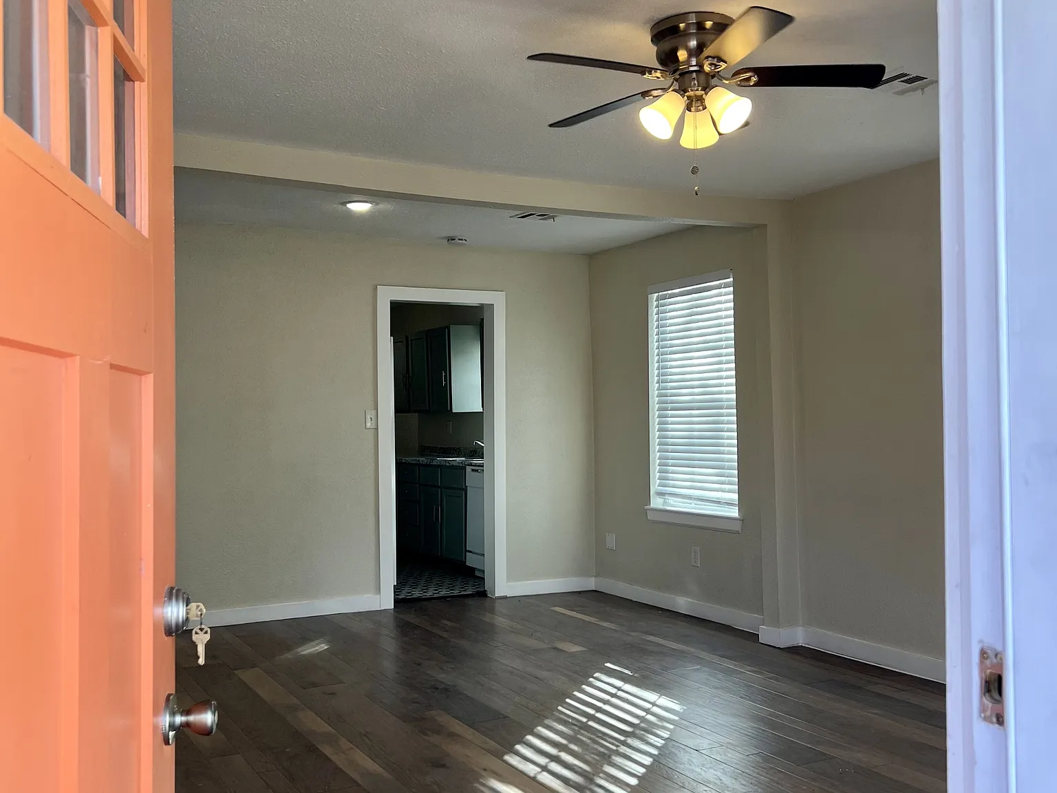 3 bed, 1012 sqft, $1,295 — Photo 3