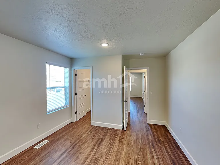 1339 E White St — Photo 16