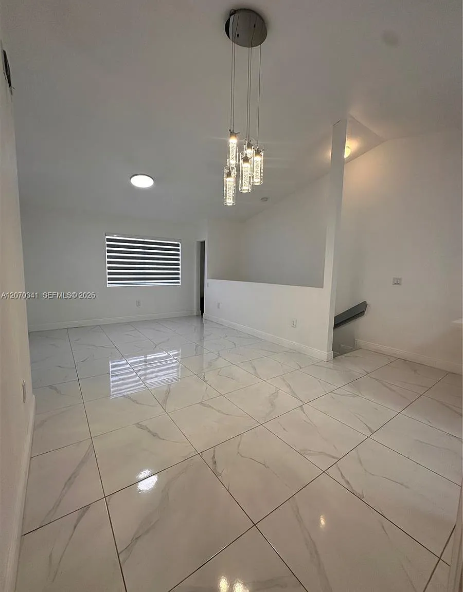 Images Of Kendall Condo — Photo 2