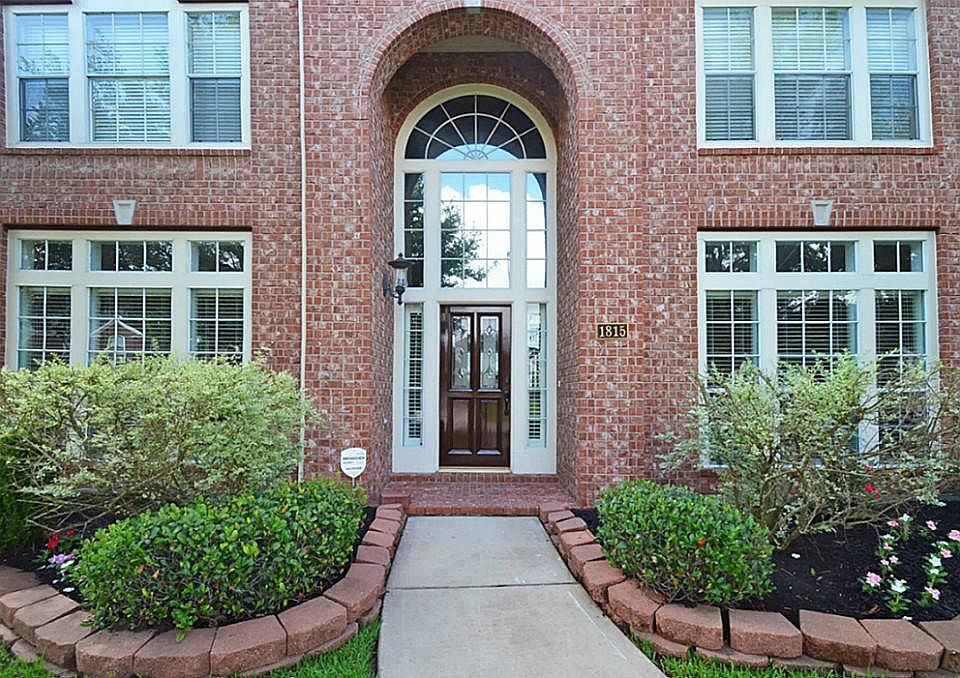 1st image of 1815 Sabine Ln