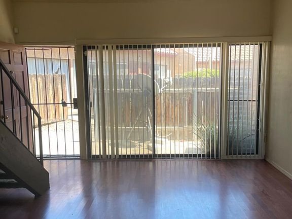 5th image of 942 Greenfield Ave #1