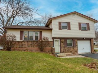 1582 Texas St, Elk Grove Village, IL 60007